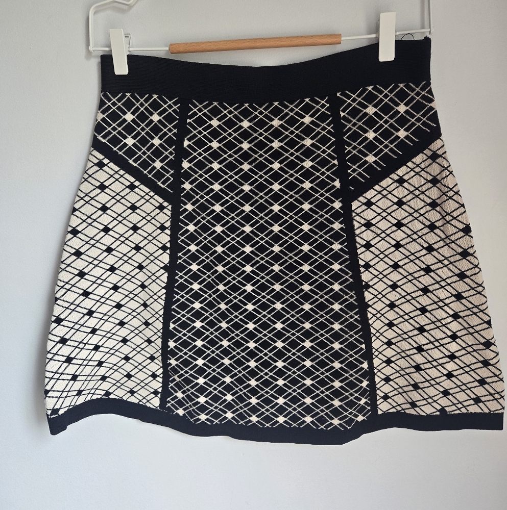 OLIVE & OAK Black and Cream Knit Skirt